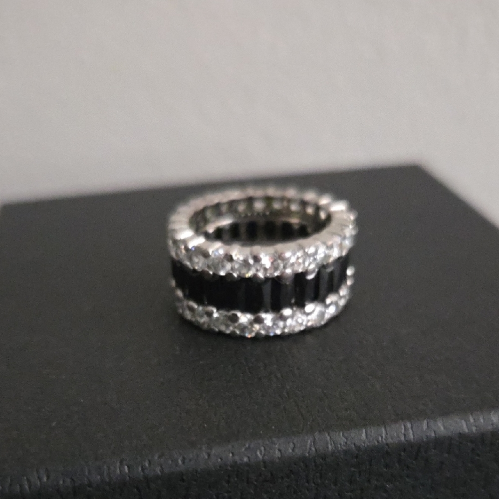 Elegant Silver and Black Ring